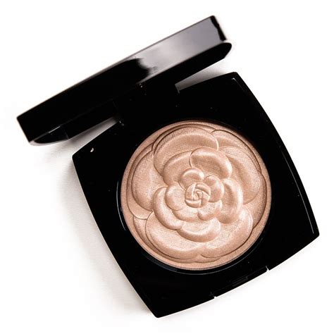 Chanel Camelia de Chanel Illuminating Powder Review, Photos 